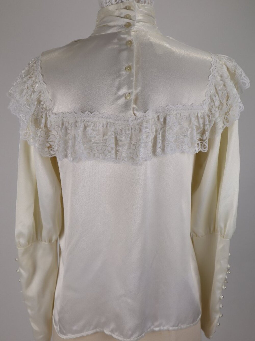 ❄️ Vintage Gunne Sax by Jessica McClintock NWOT White Satin Lace Pearl Blouse - Picture 8 of 11